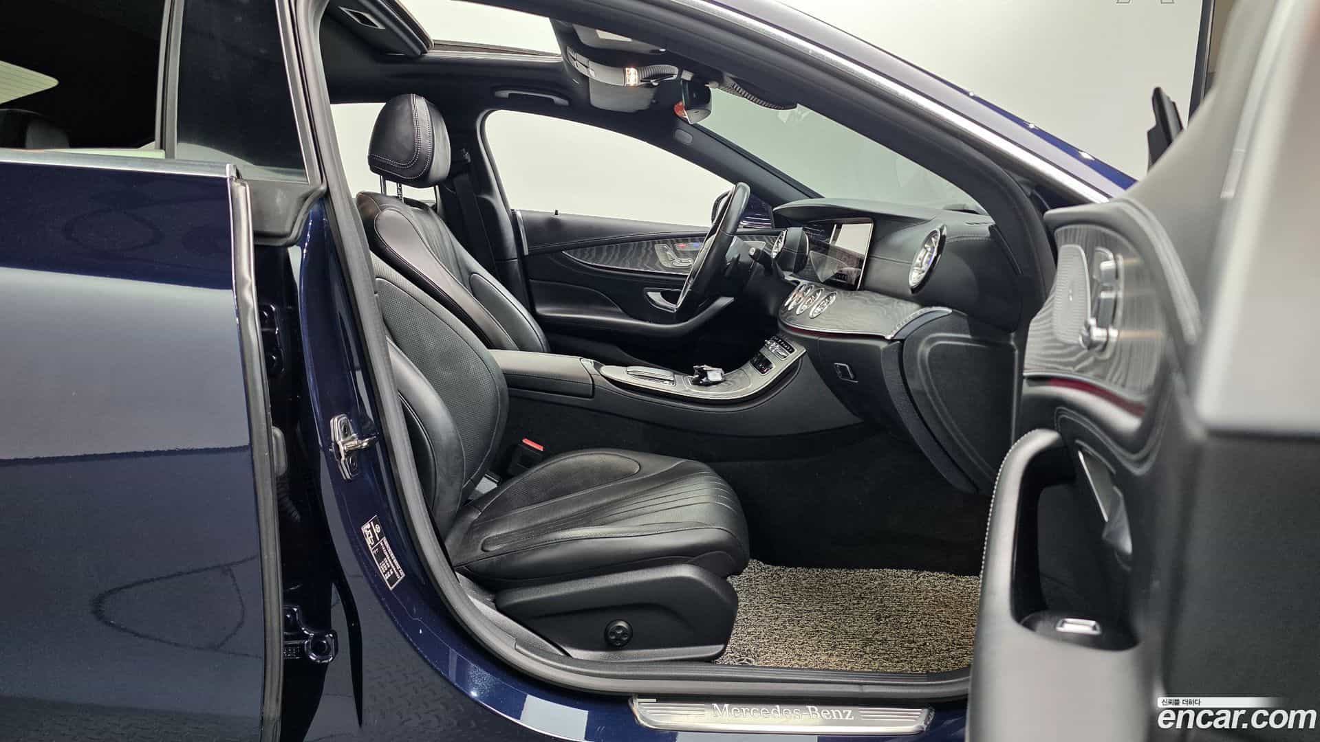 CLS-Class Mercedes-Benz 2021.11-INNER-036