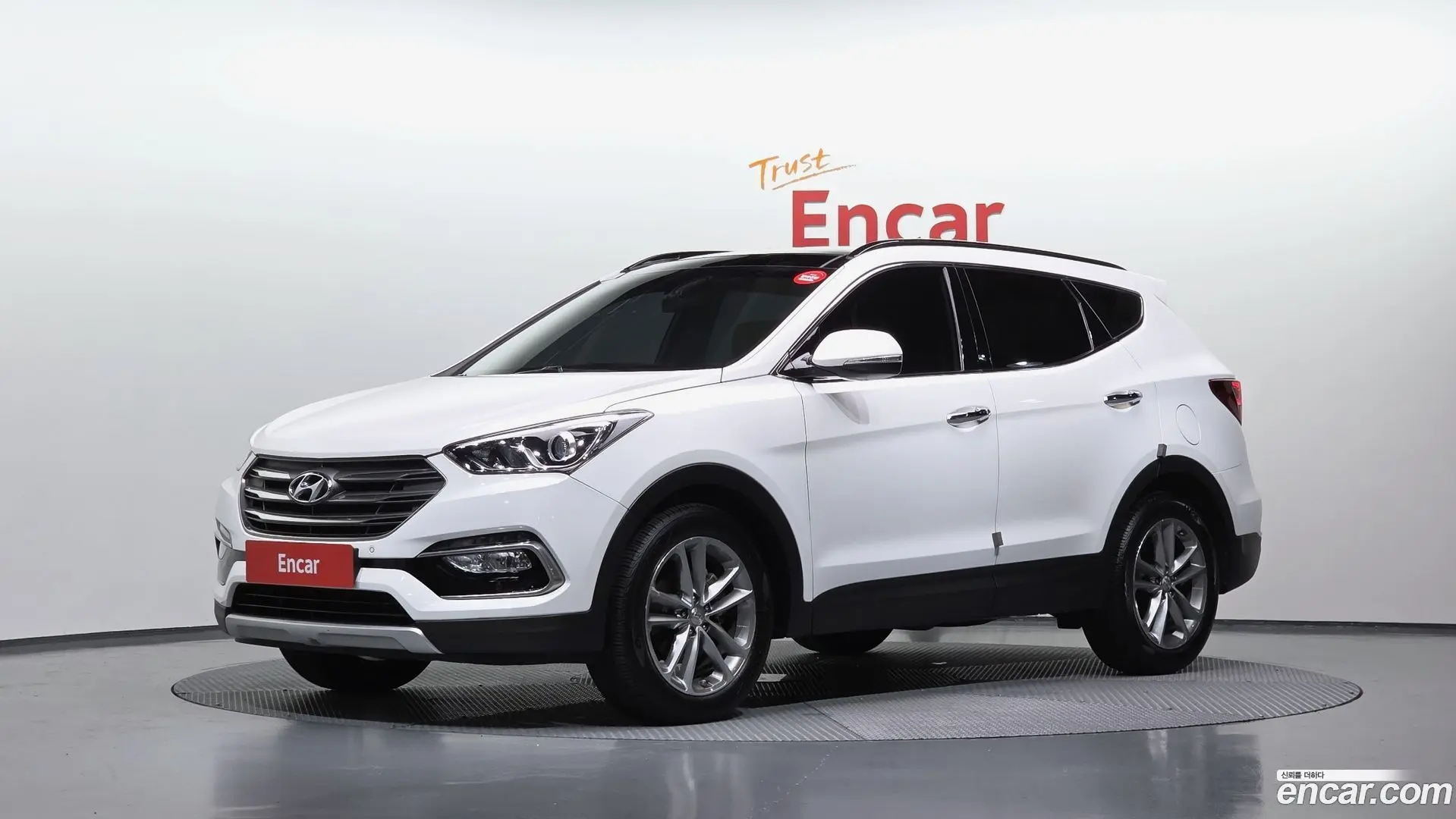 Main__Slider__Photo:Santafe Hyundai 2016.0-0