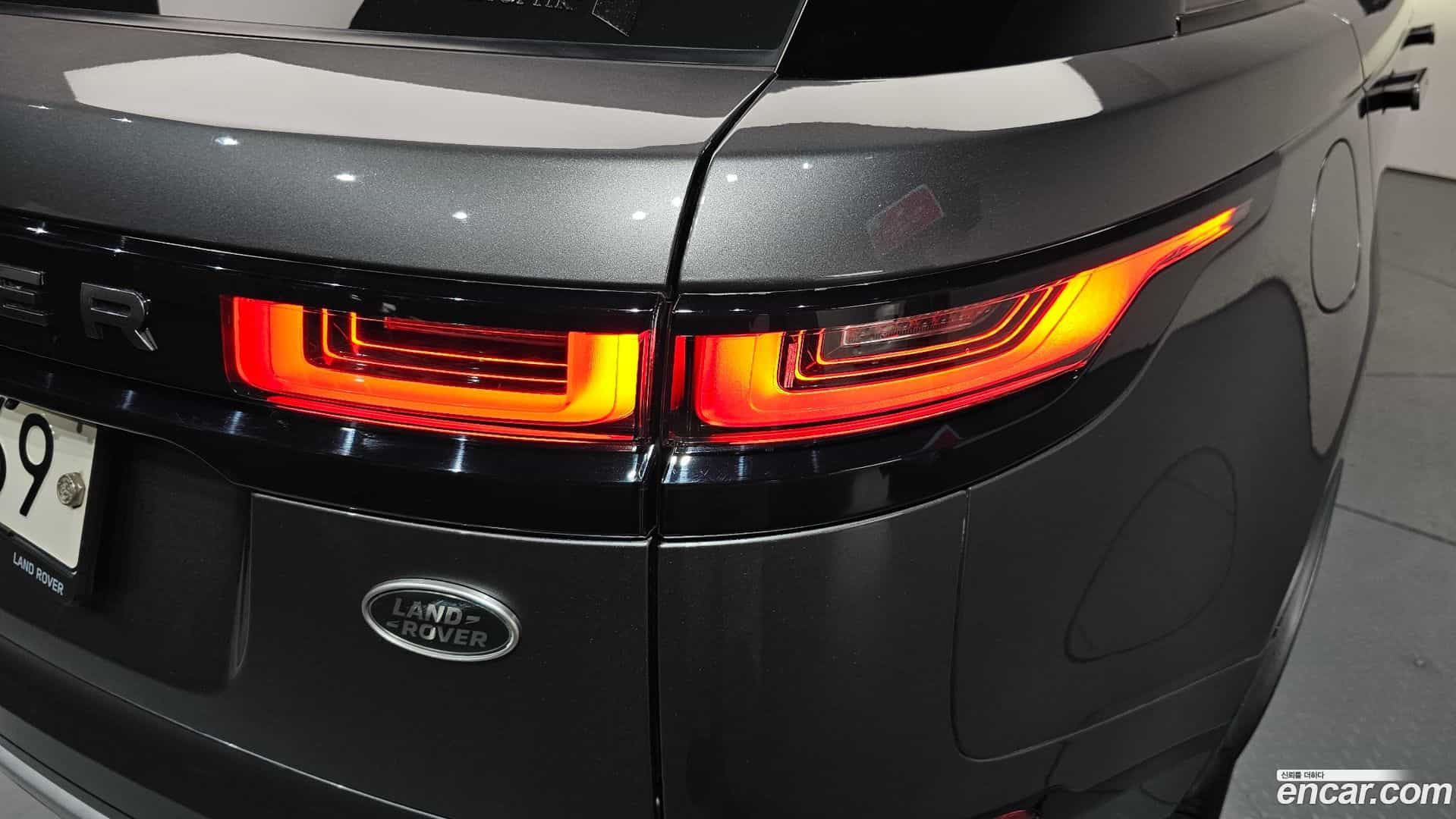 Range Rover Velar Land Rover 2017.10-OUTER-033