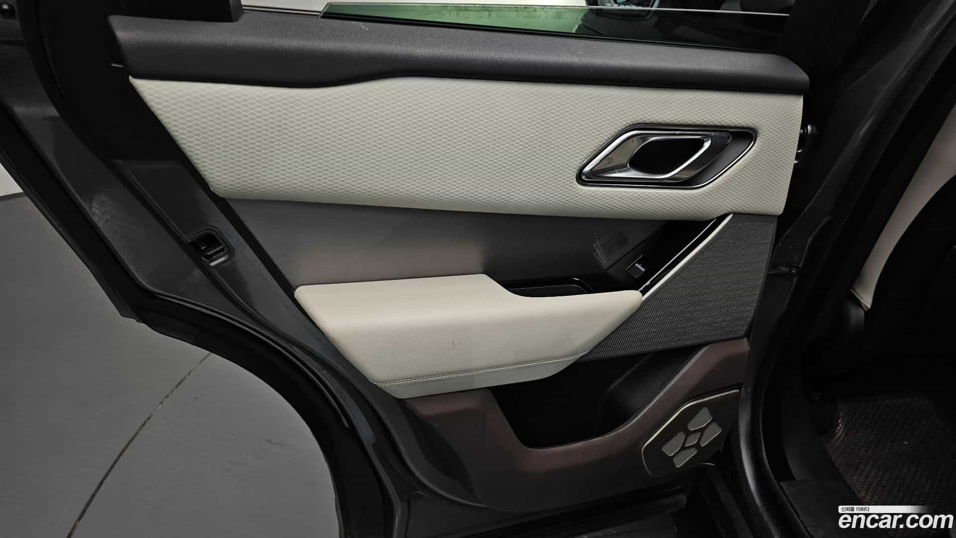 Range Rover Velar Land Rover 2017.10-INNER-035