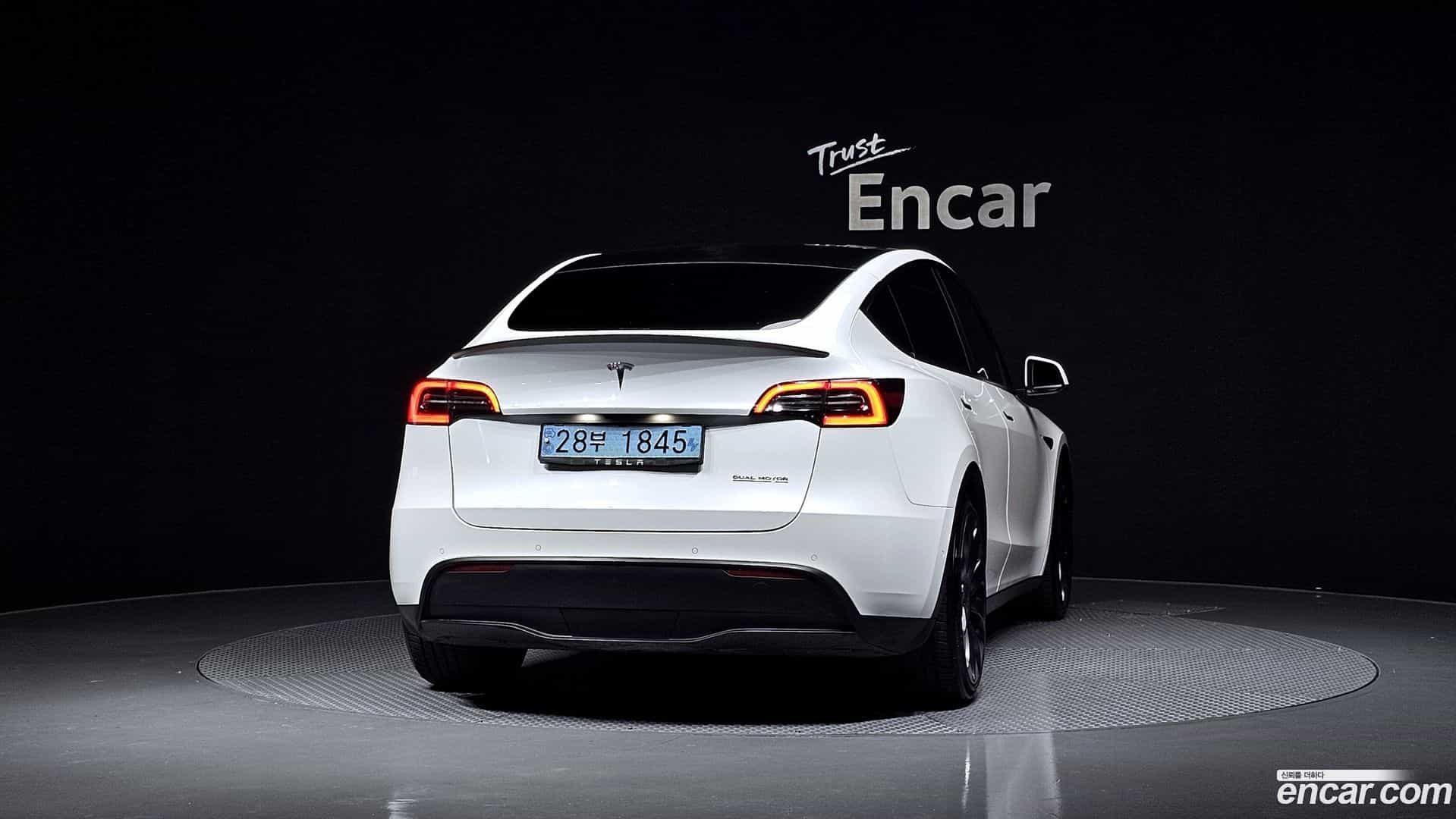 Model Y Tesla 2021.5-OUTER-004