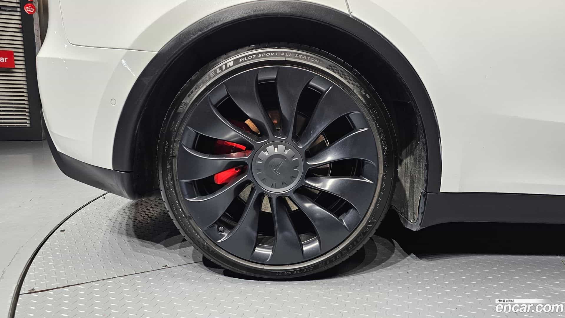 Model Y Tesla 2021.5-OUTER-005