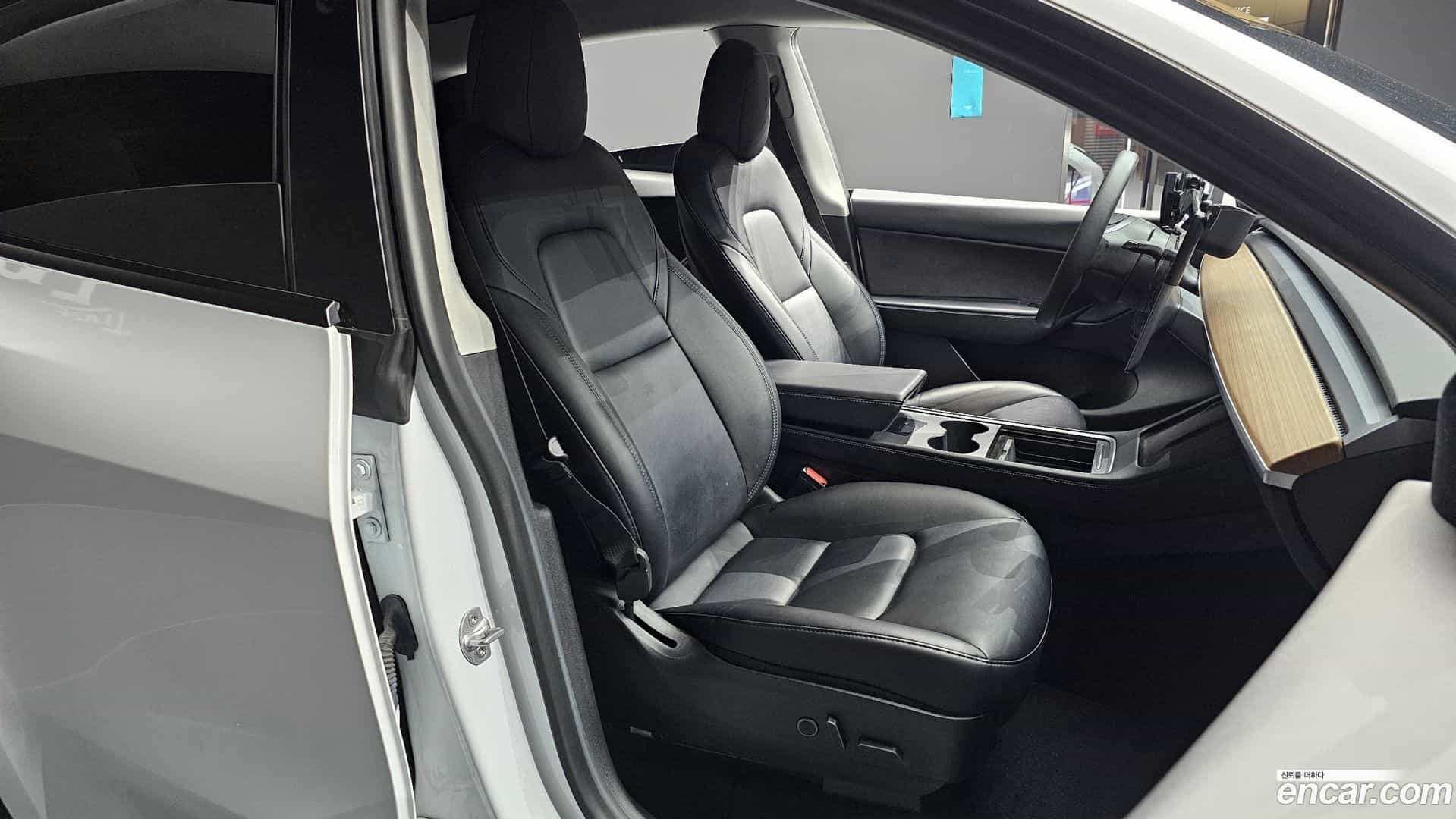 Model Y Tesla 2021.5-OPTION-016