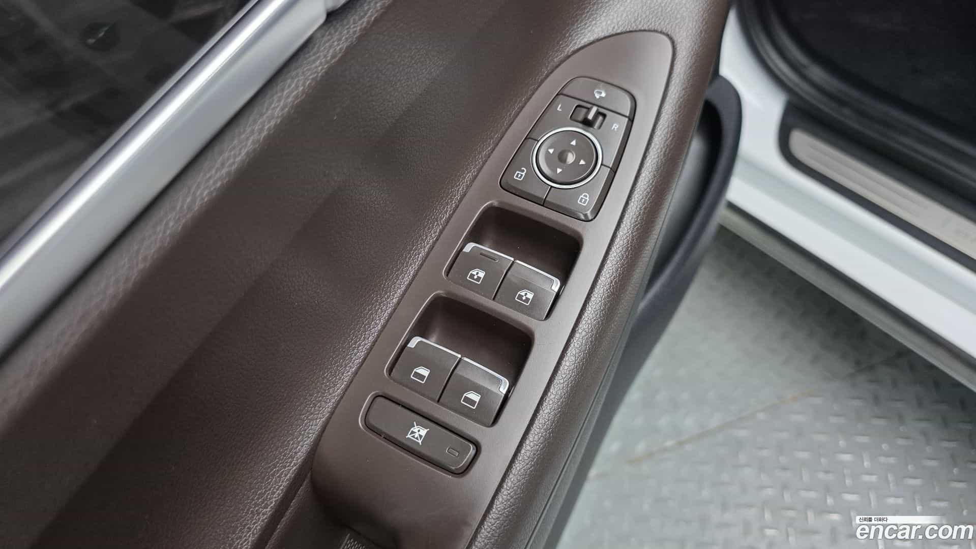 Grandeur Hyundai 2018.5-OPTION-015