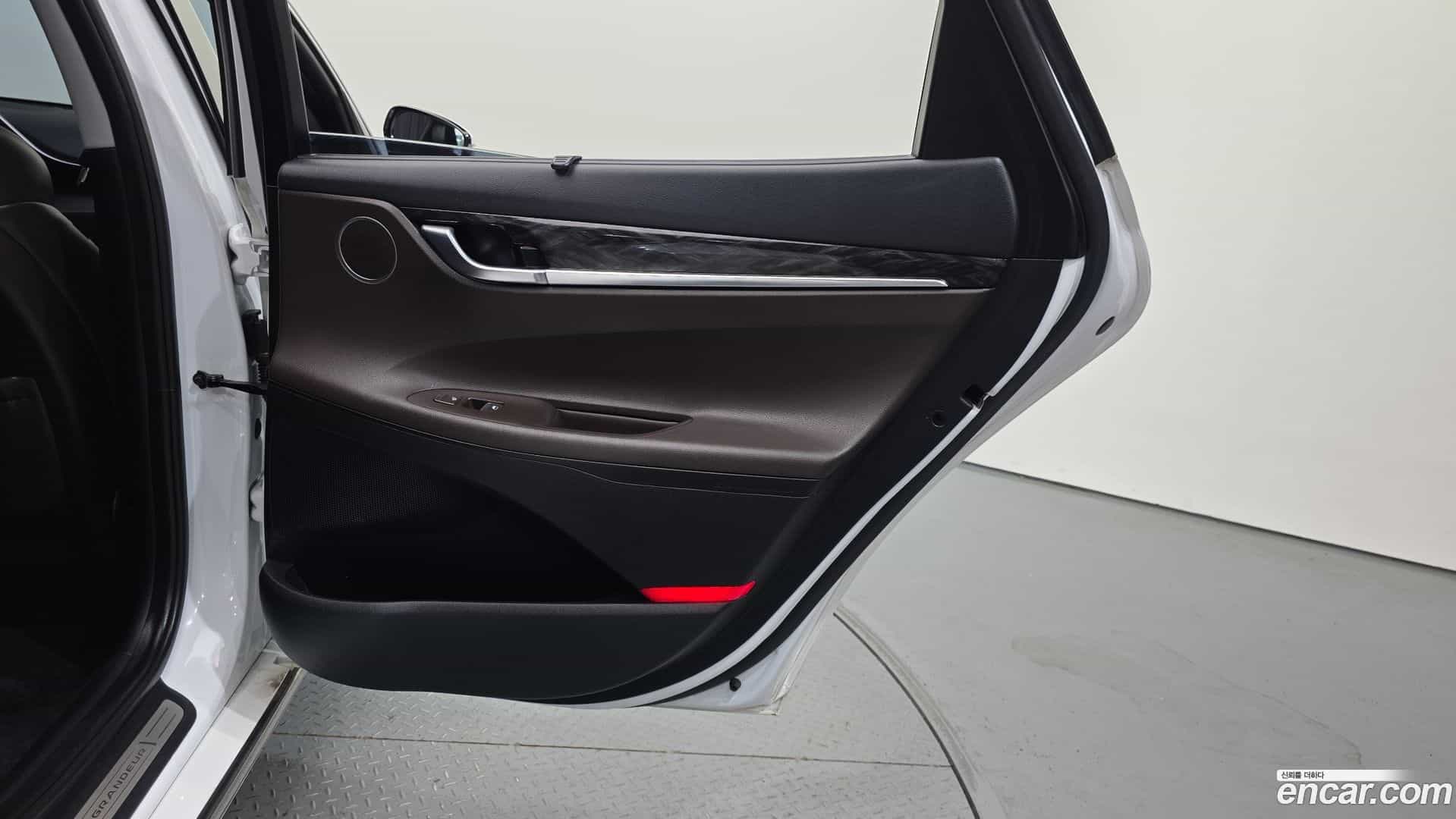 Grandeur Hyundai 2018.5-INNER-035