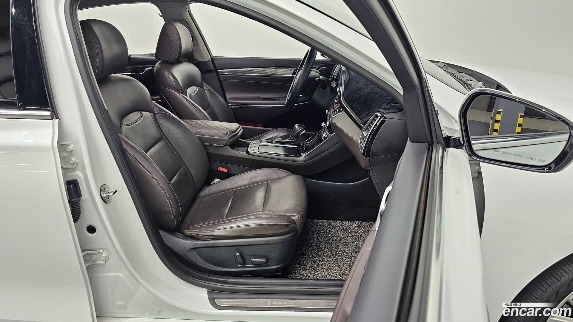 Grandeur Hyundai 2017.0-INNER-010