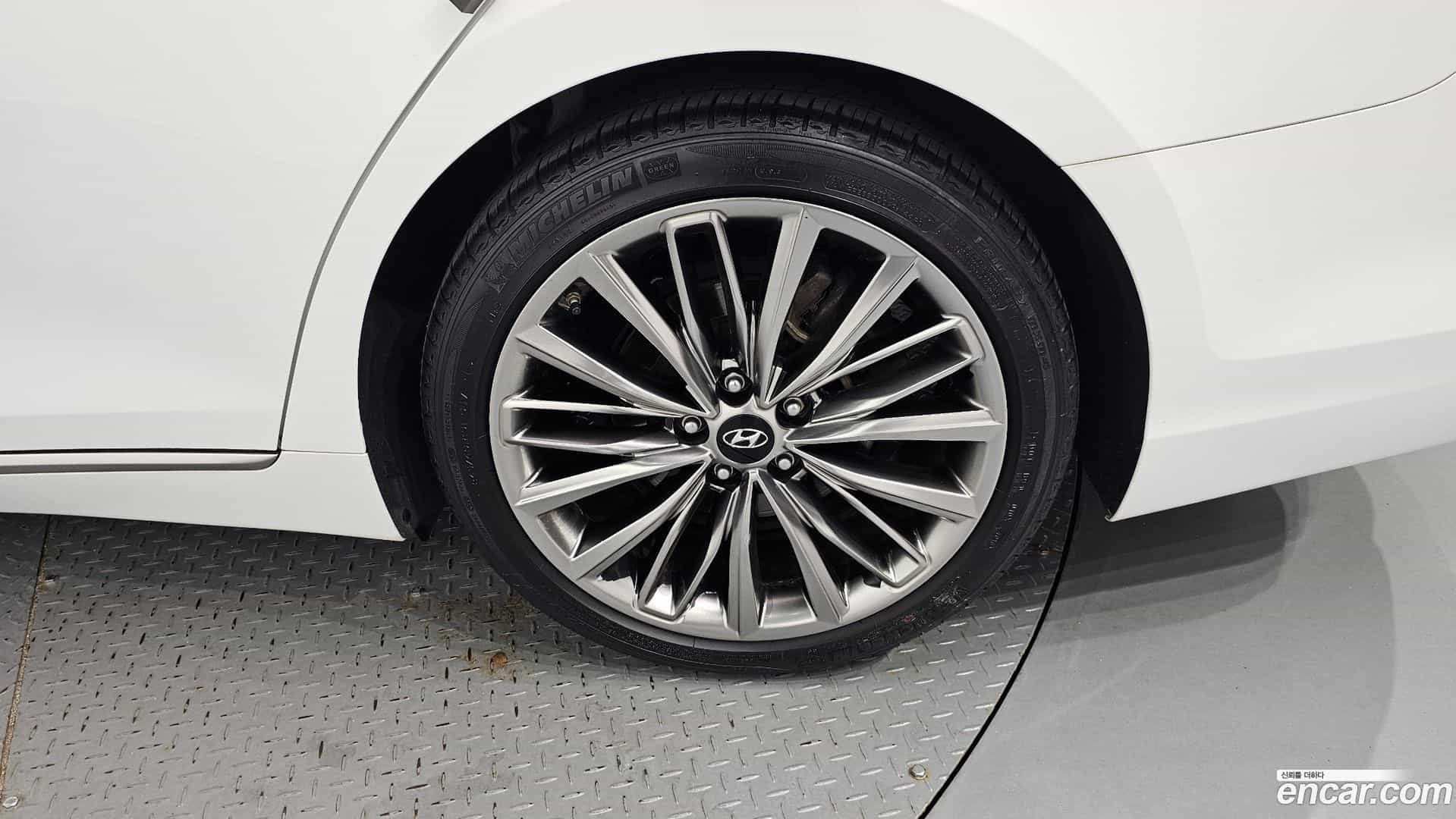 Grandeur Hyundai 2017.0-OUTER-031