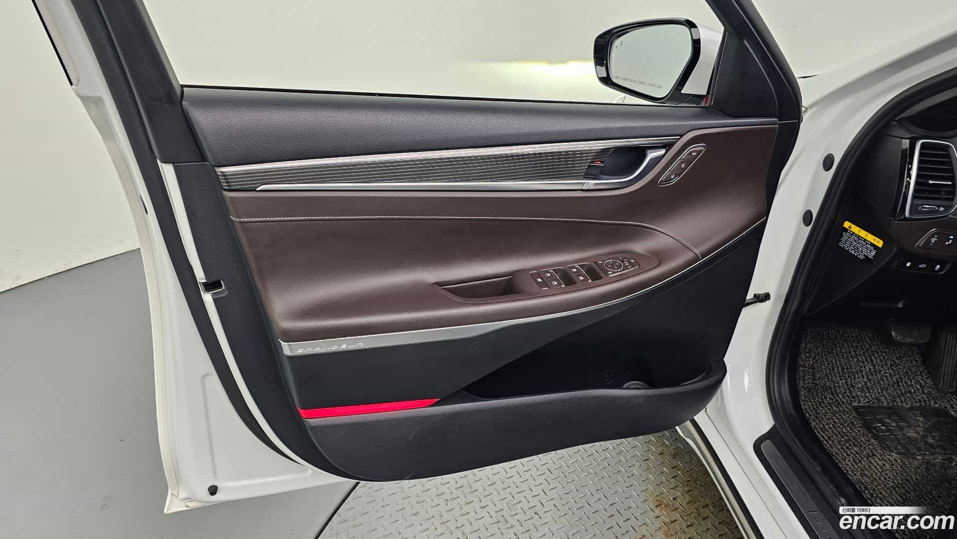Grandeur Hyundai 2017.0-INNER-034