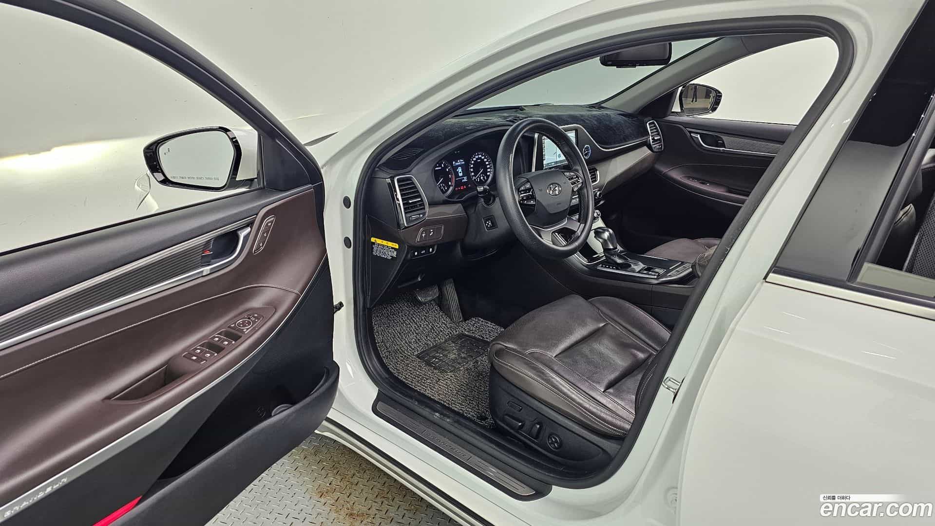 Grandeur Hyundai 2017.0-INNER-036