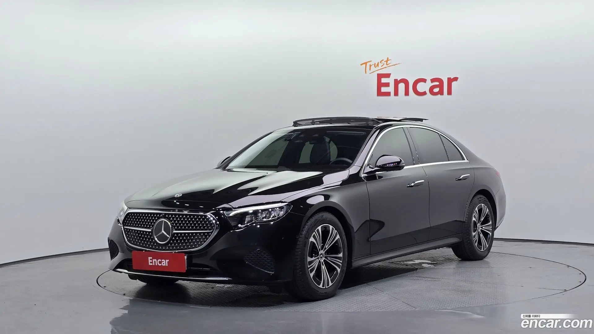 Main__Slider__Photo:E-Class Mercedes-Benz 2025.5-0