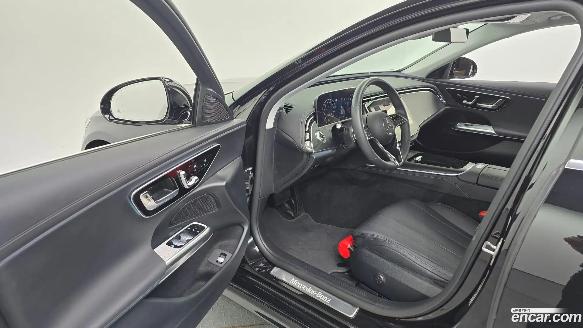 E-Class Mercedes-Benz 2025.5-INNER-010
