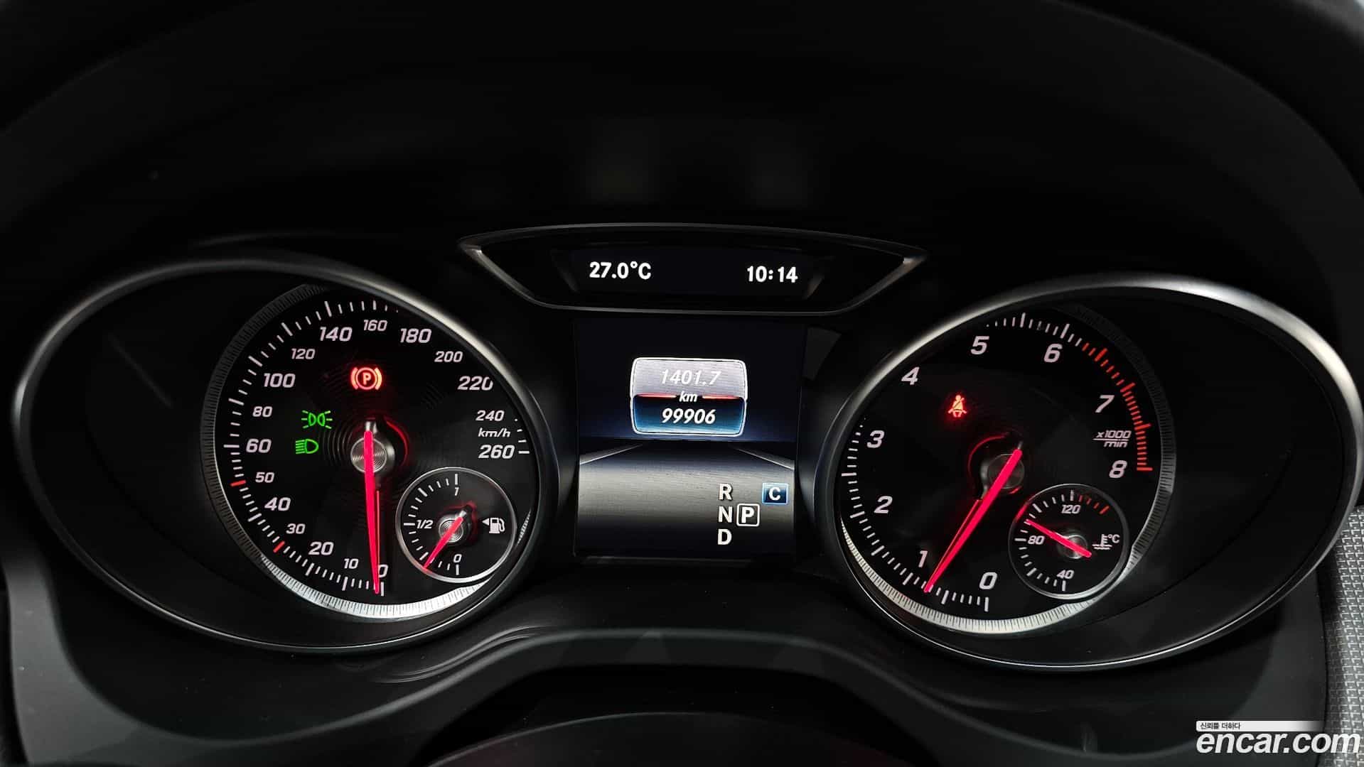 CLA-Class Mercedes-Benz 2017.10-INNER-008