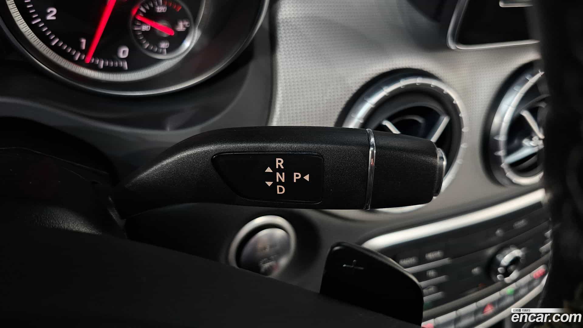 CLA-Class Mercedes-Benz 2017.10-INNER-009