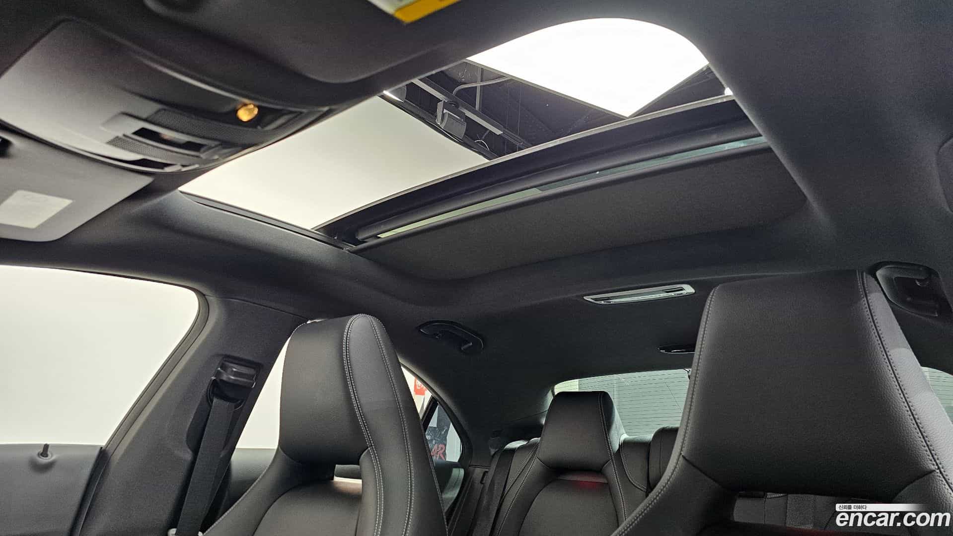 CLA-Class Mercedes-Benz 2017.10-OPTION-020