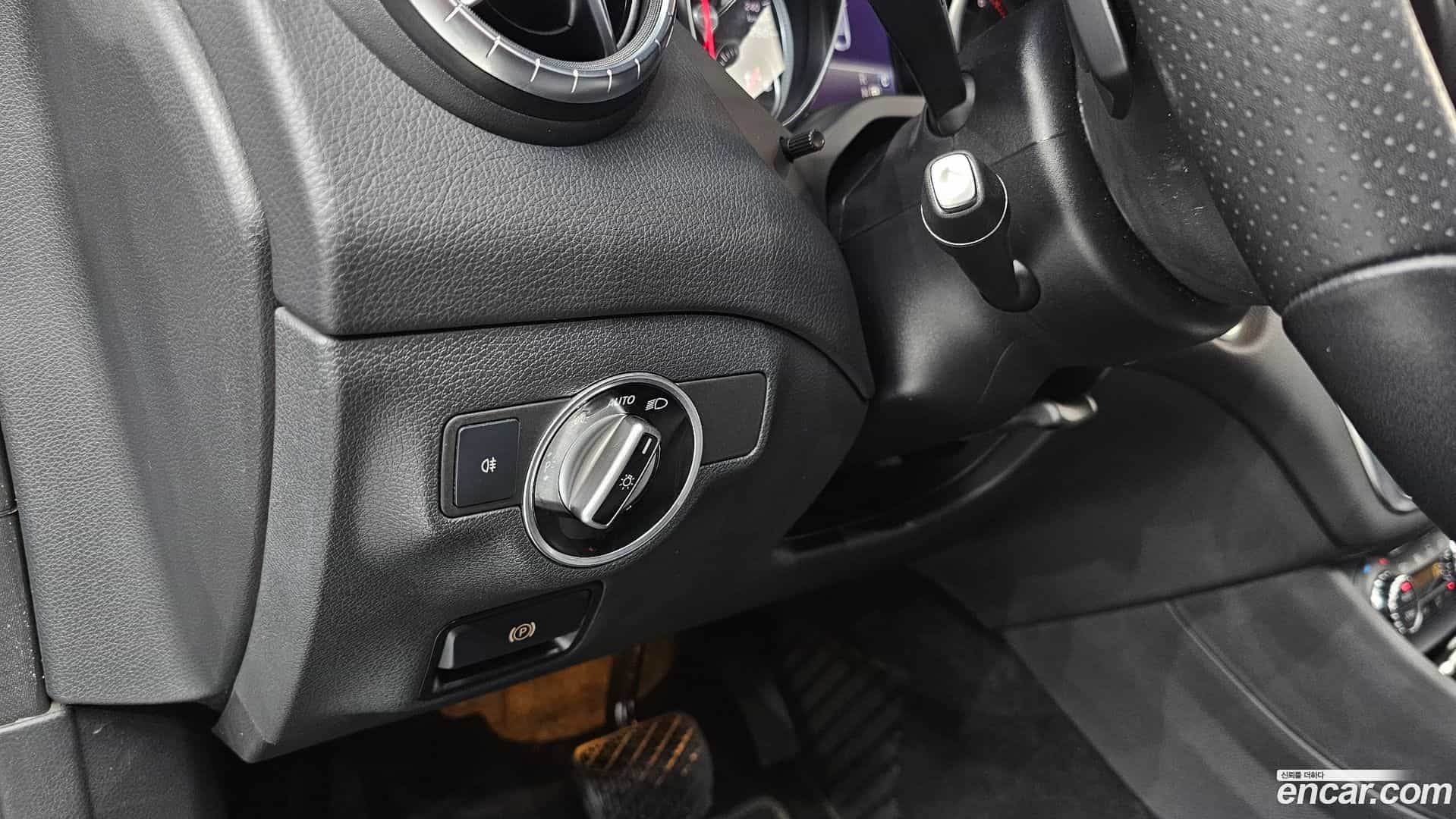 CLA-Class Mercedes-Benz 2017.10-OPTION-022