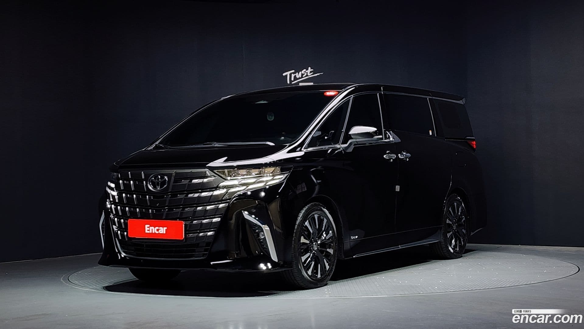Main__Slider__Photo:Alphard Toyota 2024.11-0