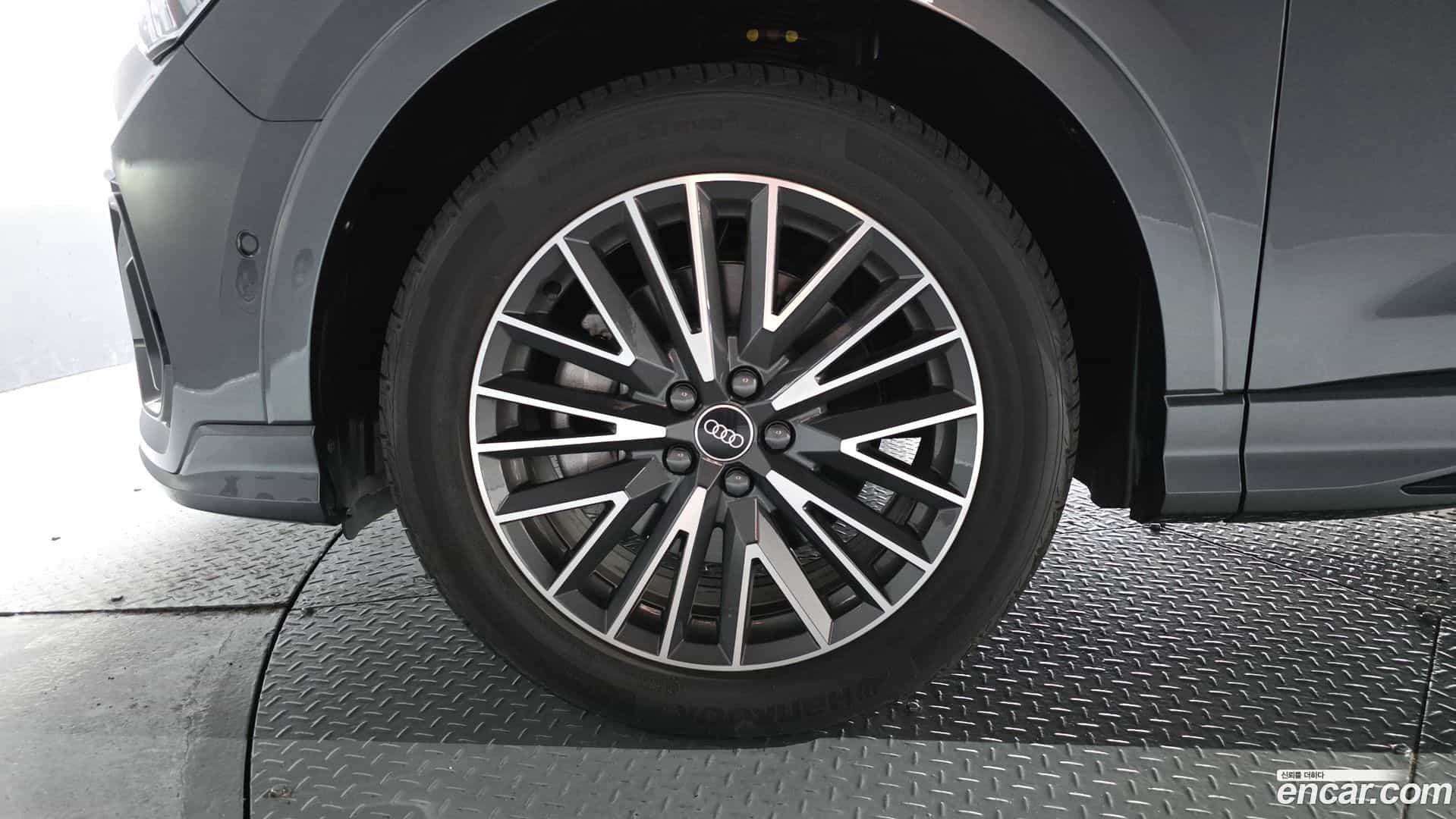 Q3 Audi 2025.4-OUTER-005