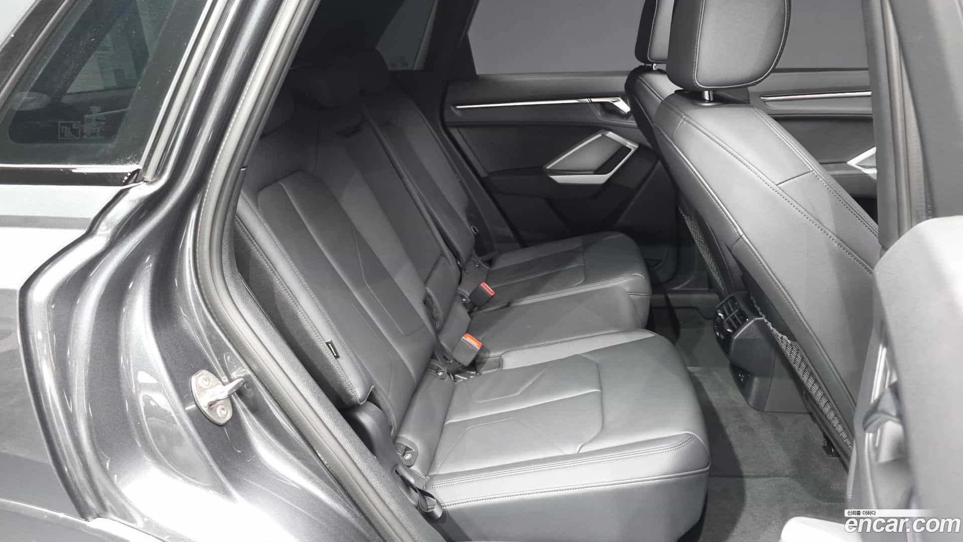 Q3 Audi 2025.4-OPTION-016