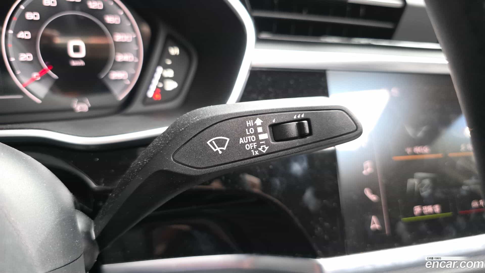 Q3 Audi 2025.4-OPTION-022