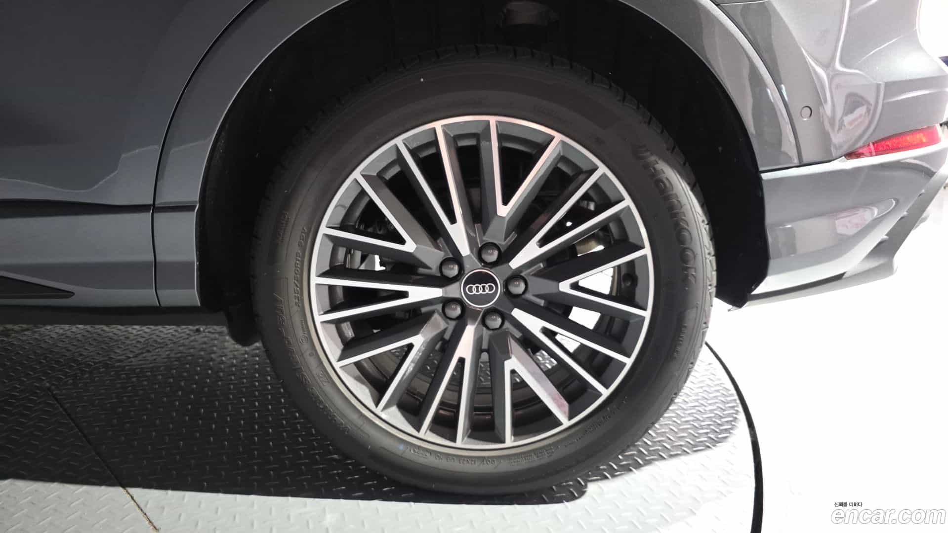 Q3 Audi 2025.4-OUTER-031