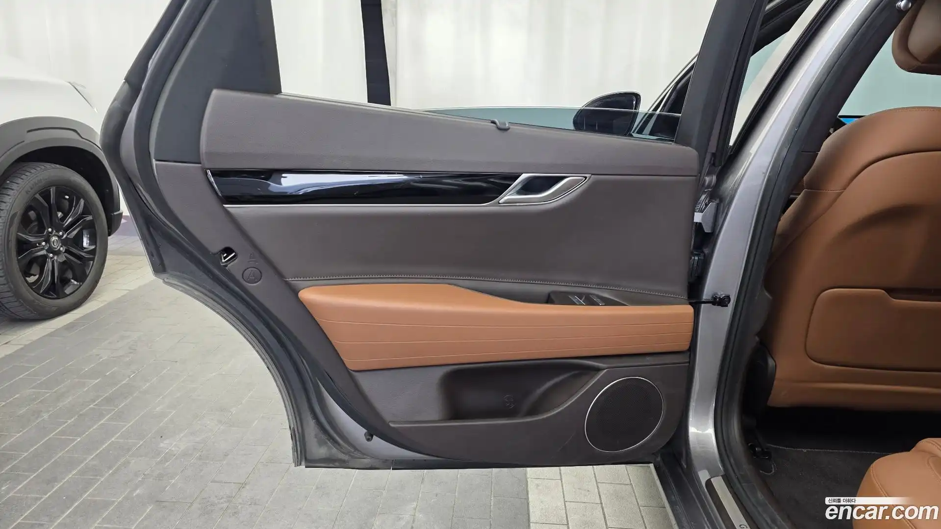 G80 Genesis 2022.4-INNER-035