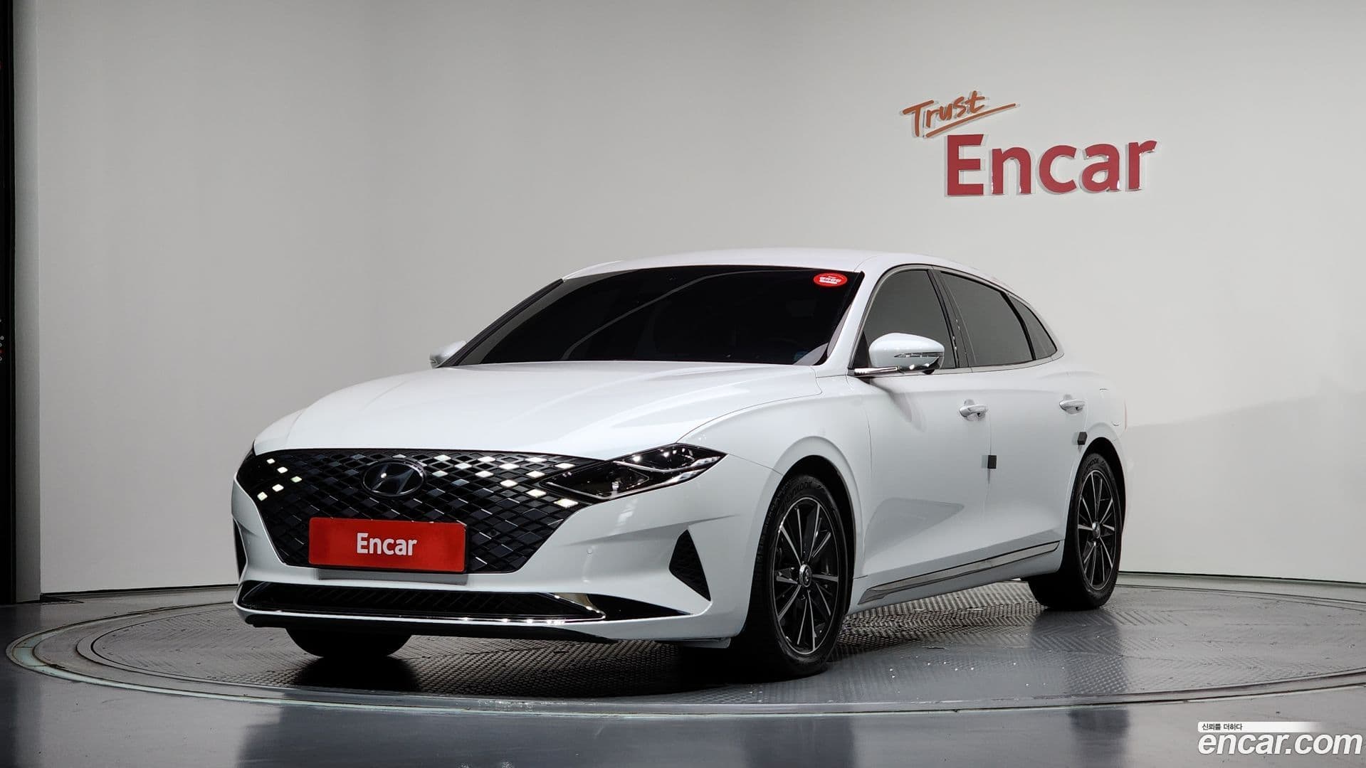 Main__Slider__Photo:Grandeur Hyundai 2022.1-0