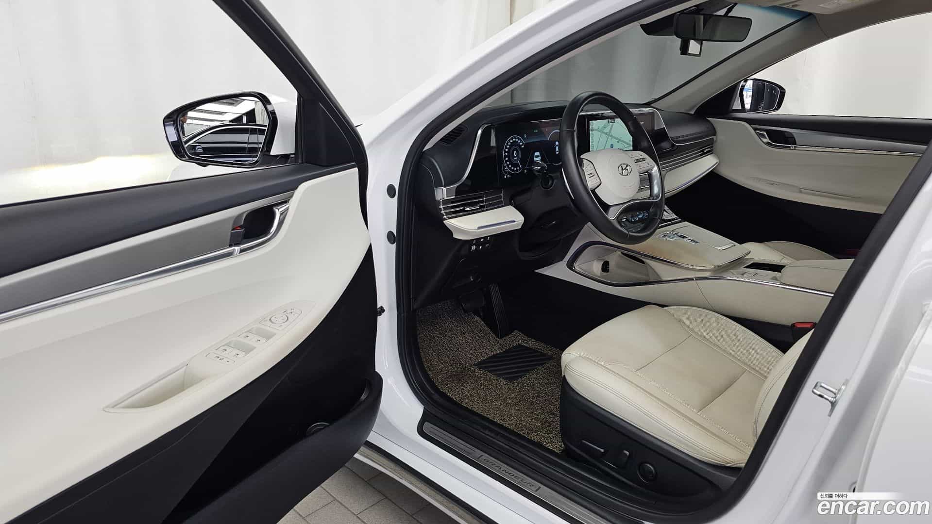 Grandeur Hyundai 2022.1-INNER-010