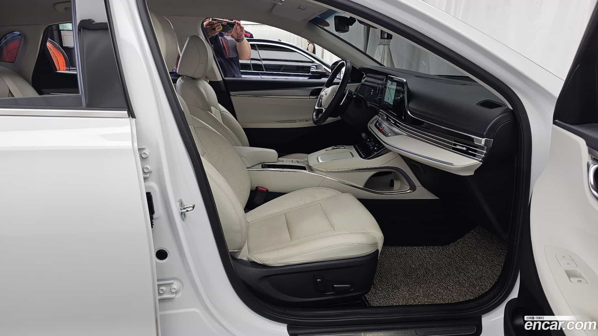 Grandeur Hyundai 2022.1-OPTION-015
