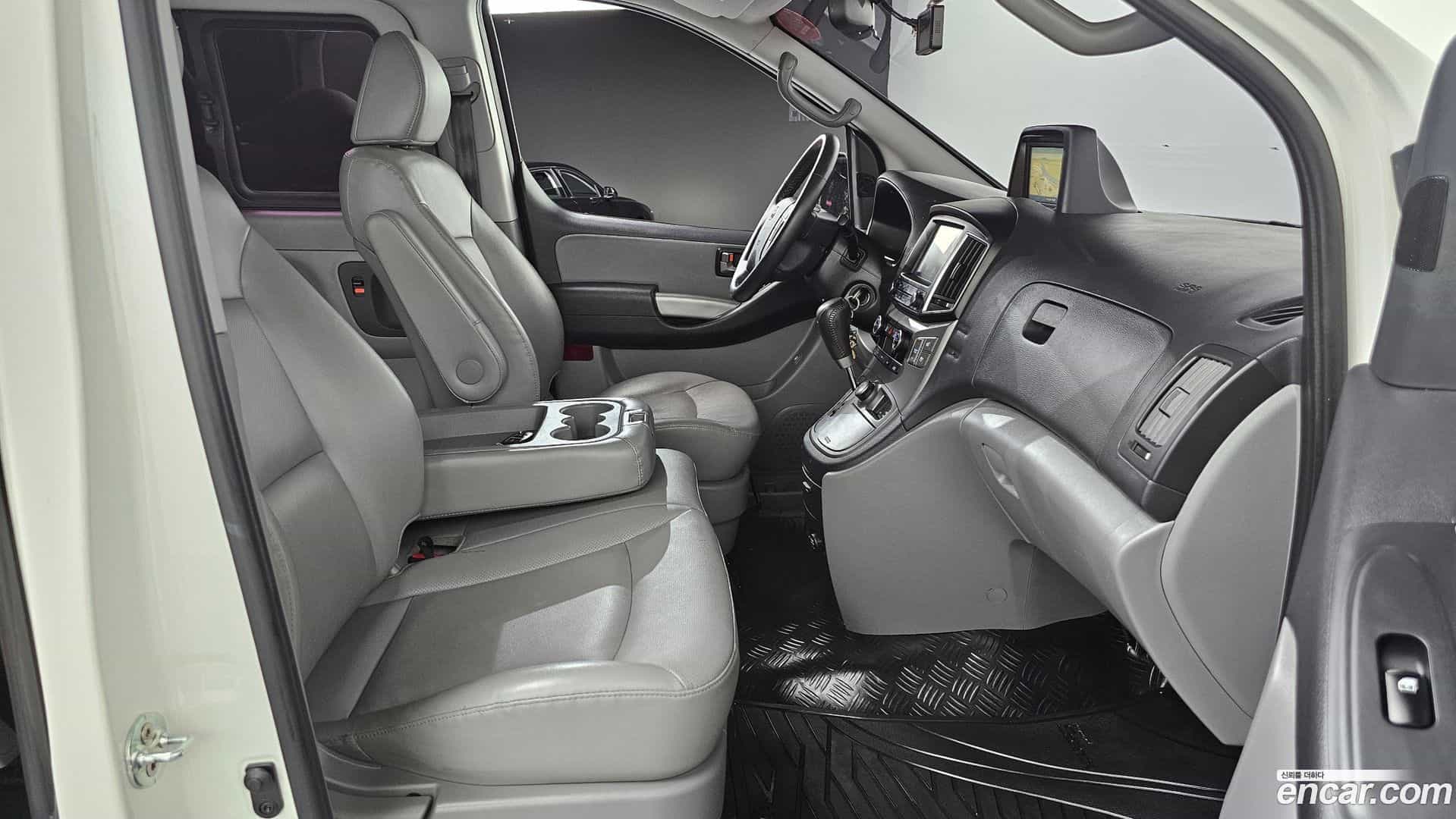 Starex Hyundai 2020.3-INNER-036