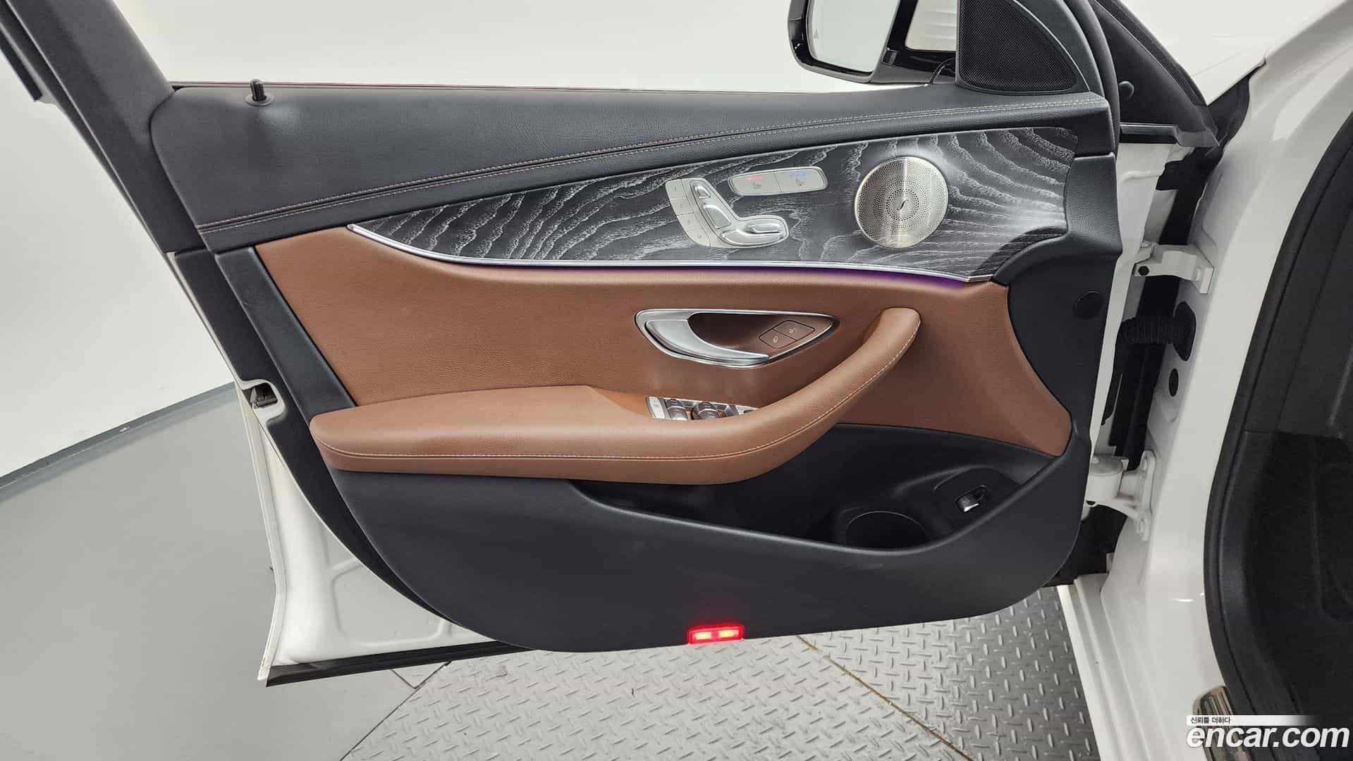 E-Class Mercedes-Benz 2022.5-INNER-034
