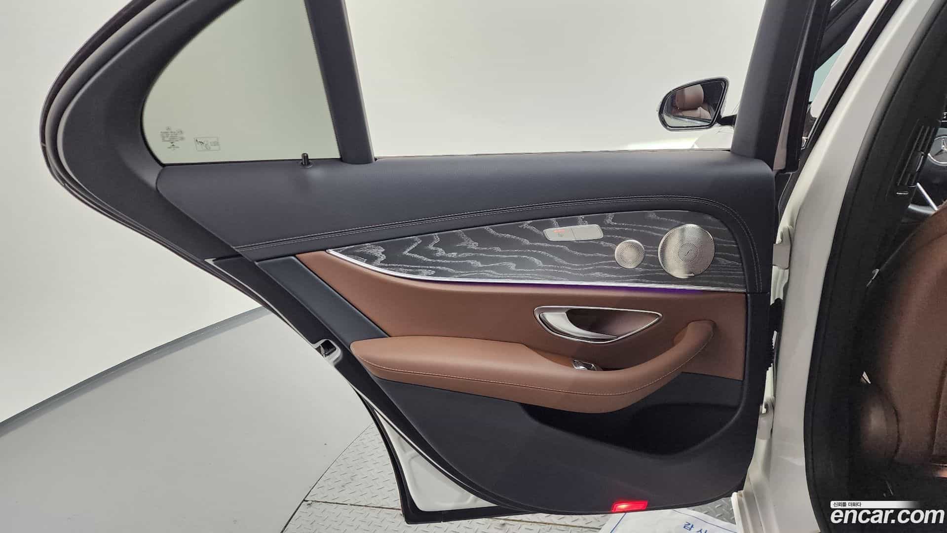 E-Class Mercedes-Benz 2022.5-INNER-035