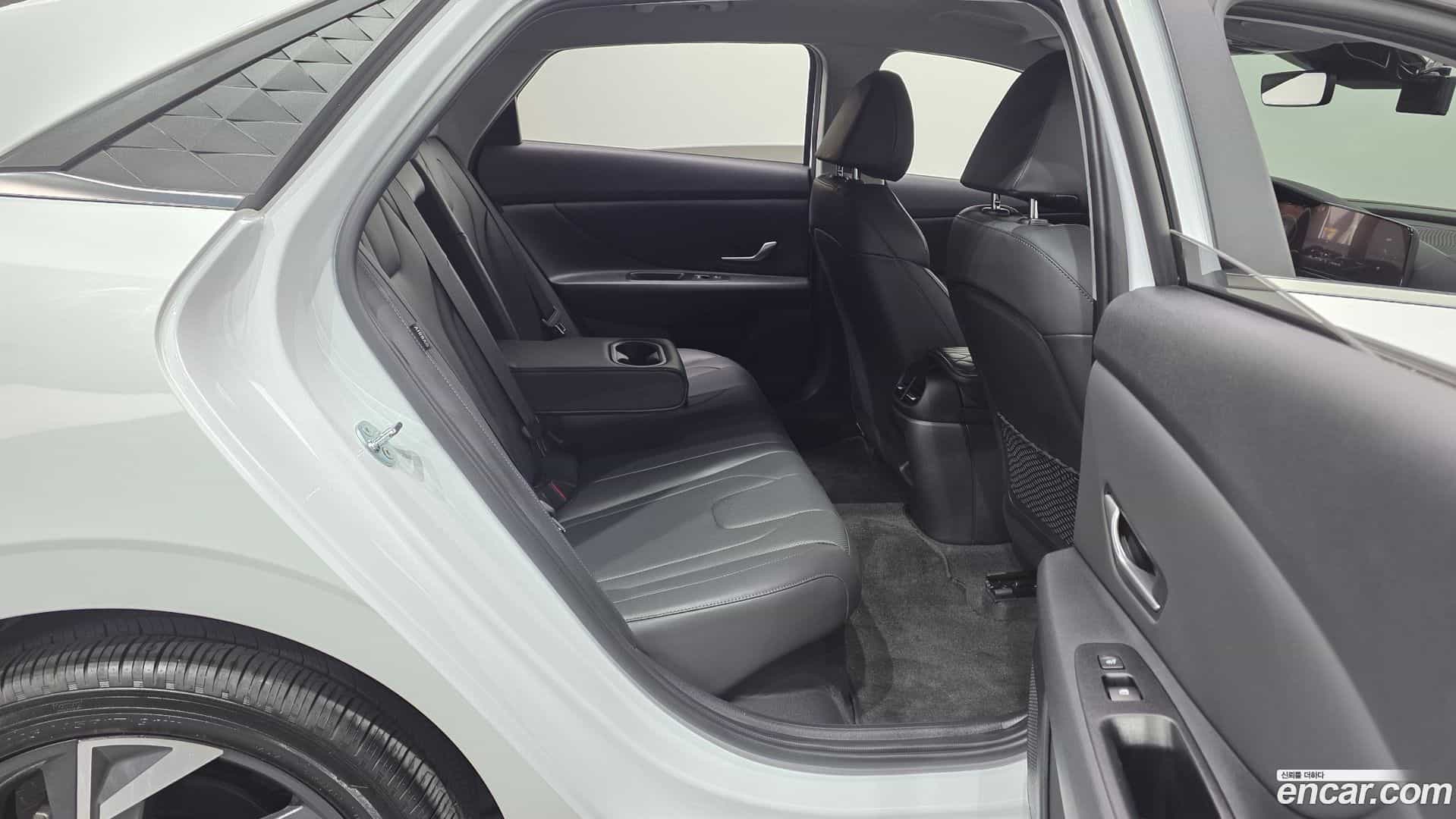 AVANTE Hyundai 2024.6-OPTION-015