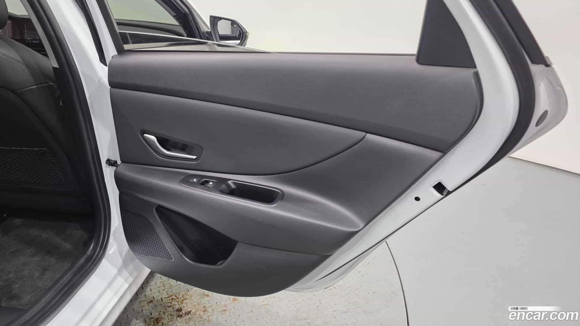 AVANTE Hyundai 2024.6-INNER-035
