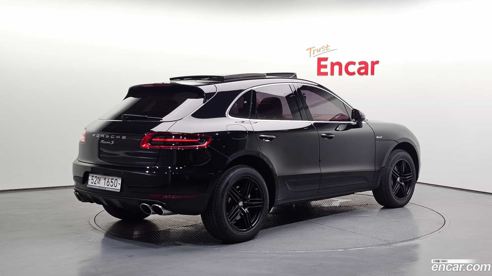 Macan Porsche 2017.11-OUTER-002