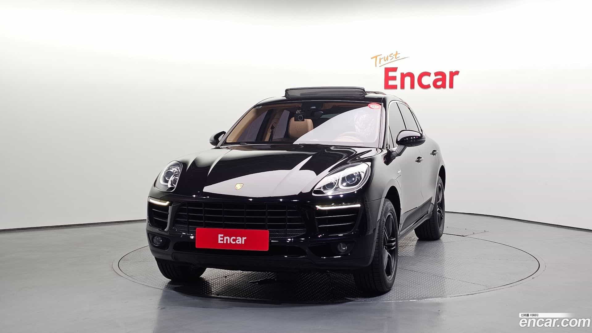 Macan Porsche 2017.11-OUTER-003