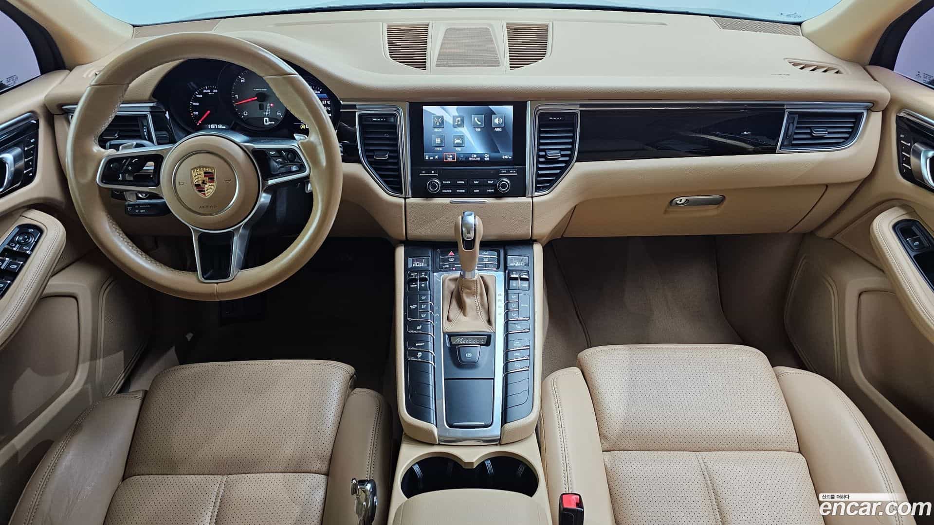 Macan Porsche 2017.11-INNER-007