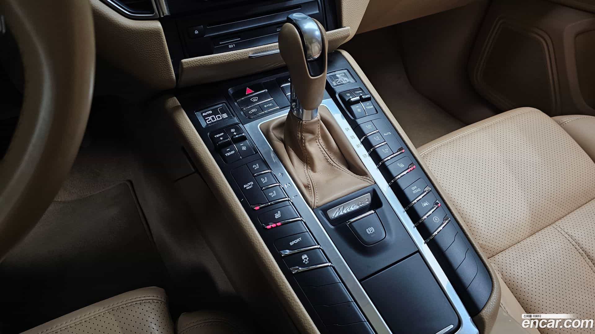 Macan Porsche 2017.11-INNER-009
