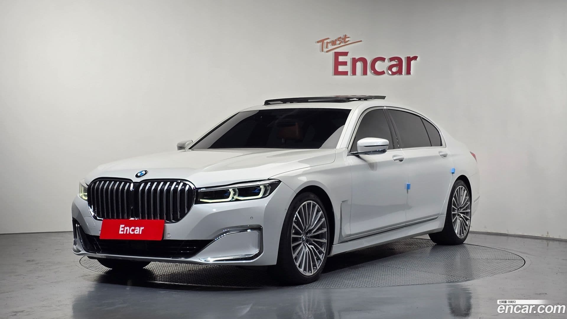 Main__Slider__Photo:7-Series BMW 2021.10-0