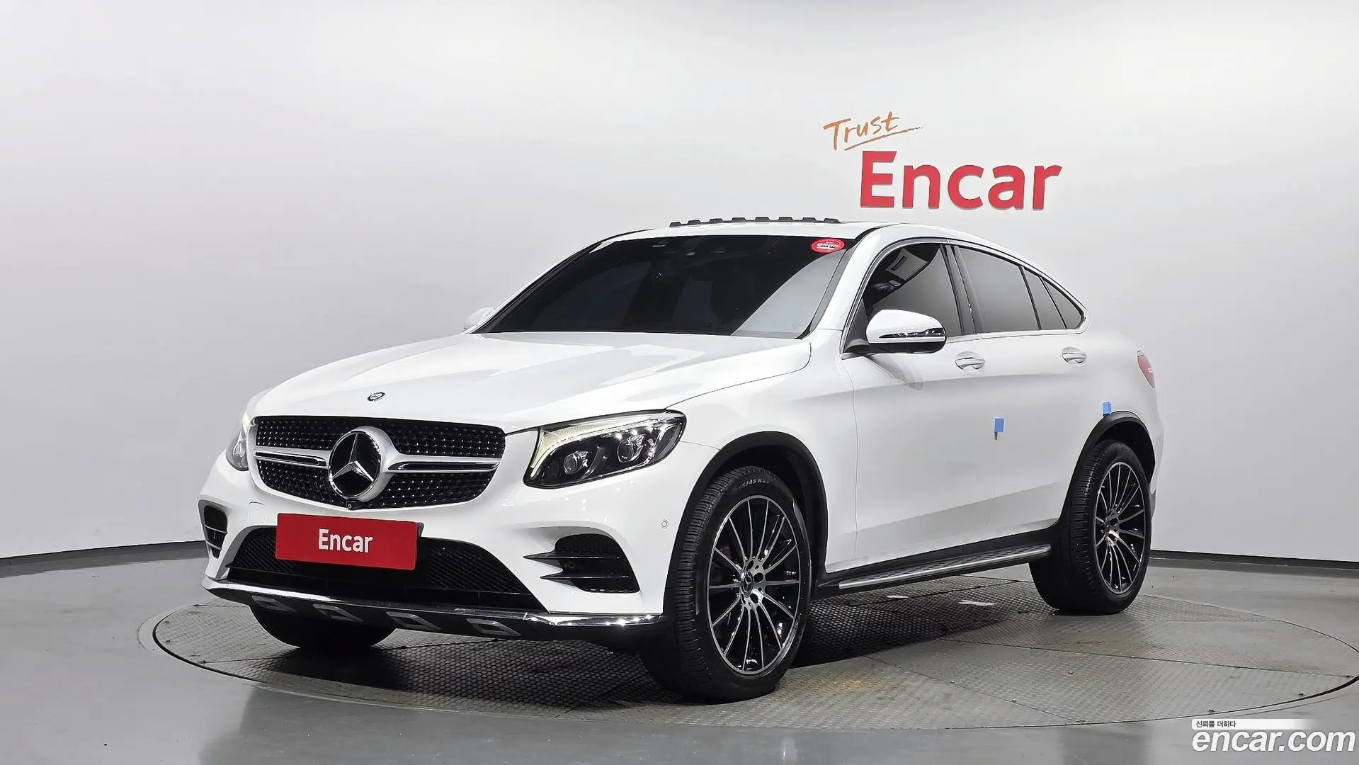 Main__Slider__Photo:GLC-Class Mercedes-Benz 2017.5-0