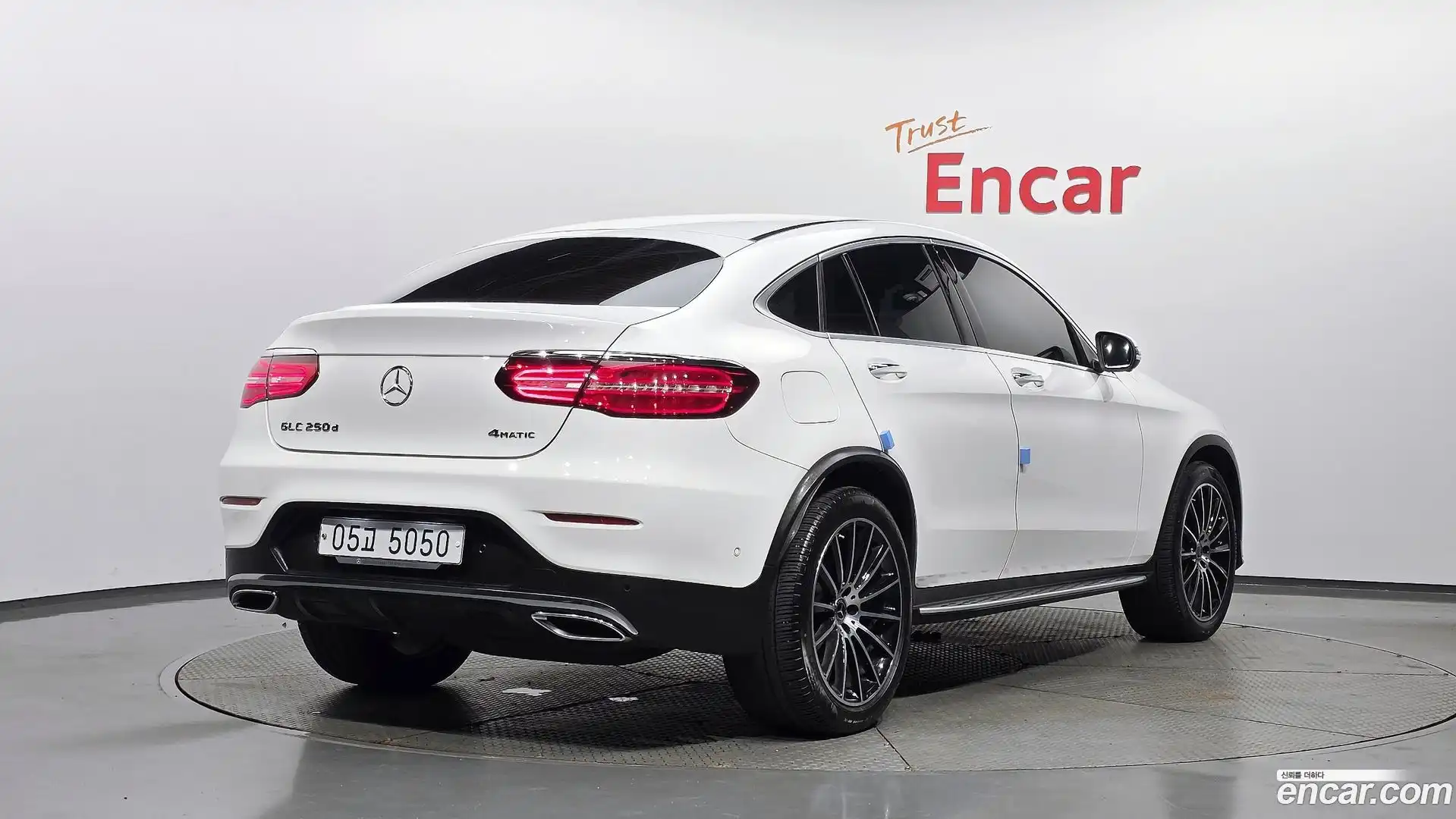 GLC-Class Mercedes-Benz 2017.5-OUTER-002