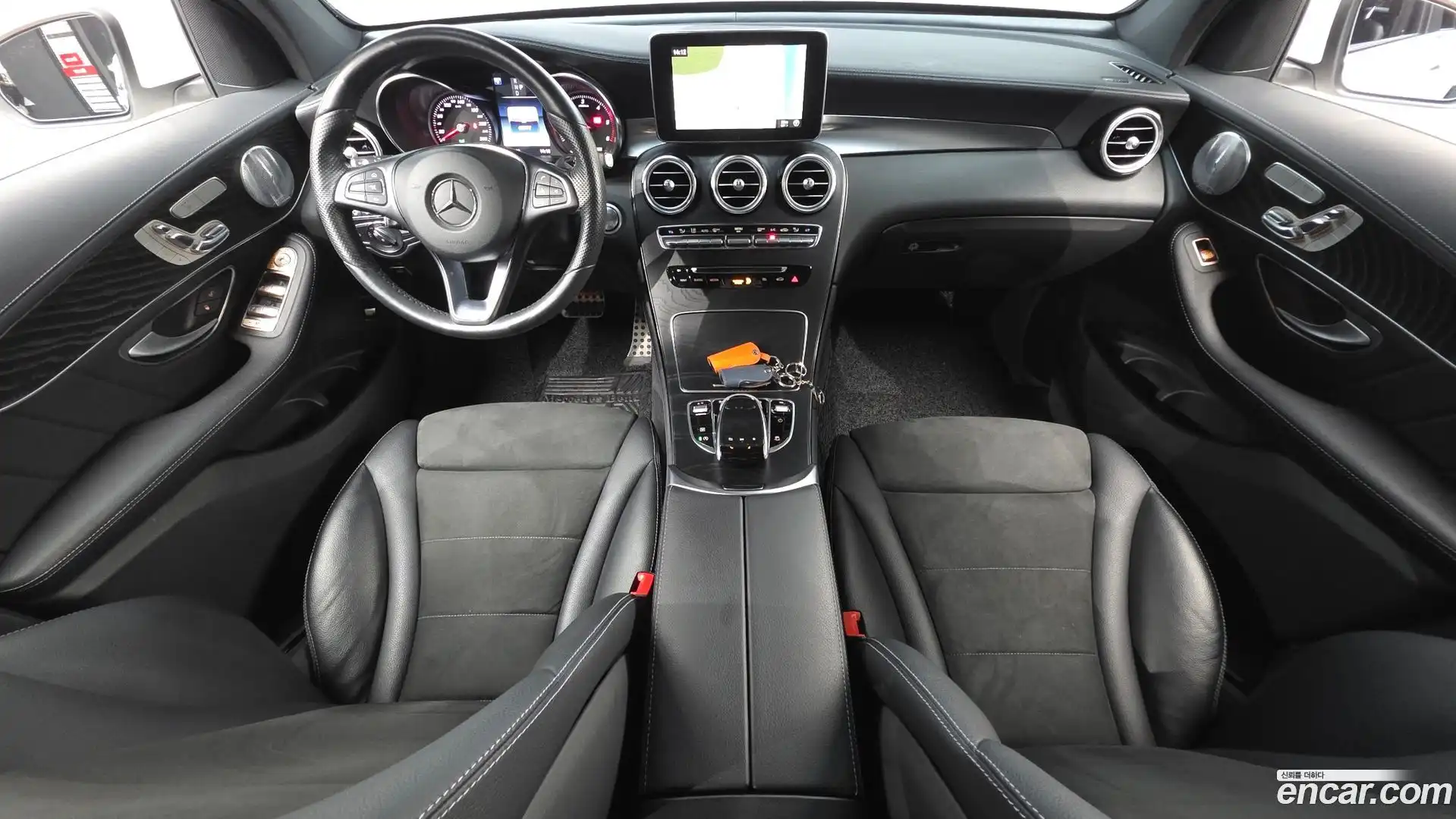 GLC-Class Mercedes-Benz 2017.5-INNER-007