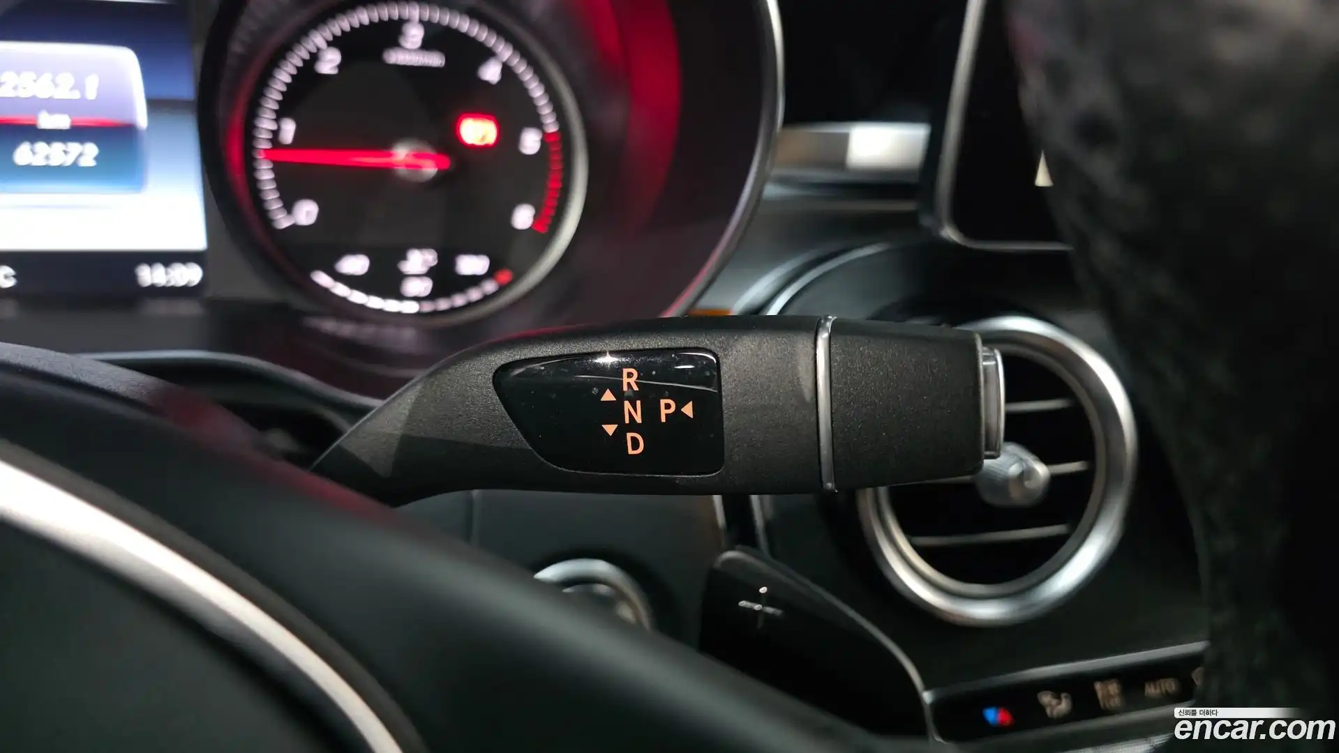 GLC-Class Mercedes-Benz 2017.5-INNER-009