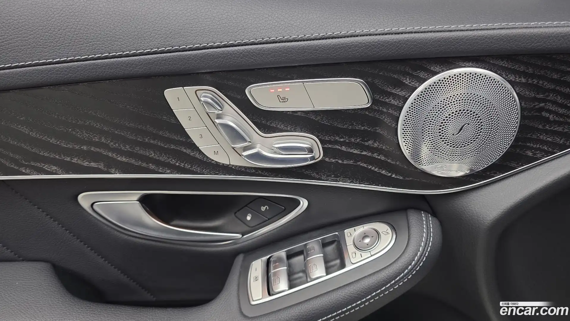 GLC-Class Mercedes-Benz 2017.5-OPTION-016
