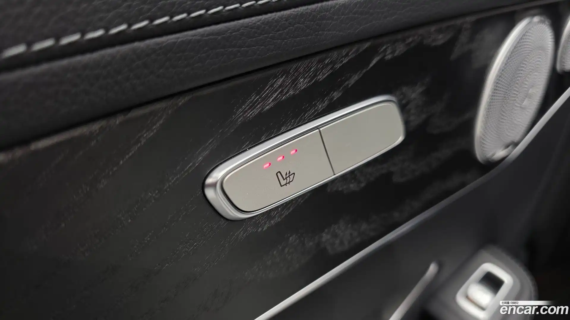 GLC-Class Mercedes-Benz 2017.5-OPTION-023