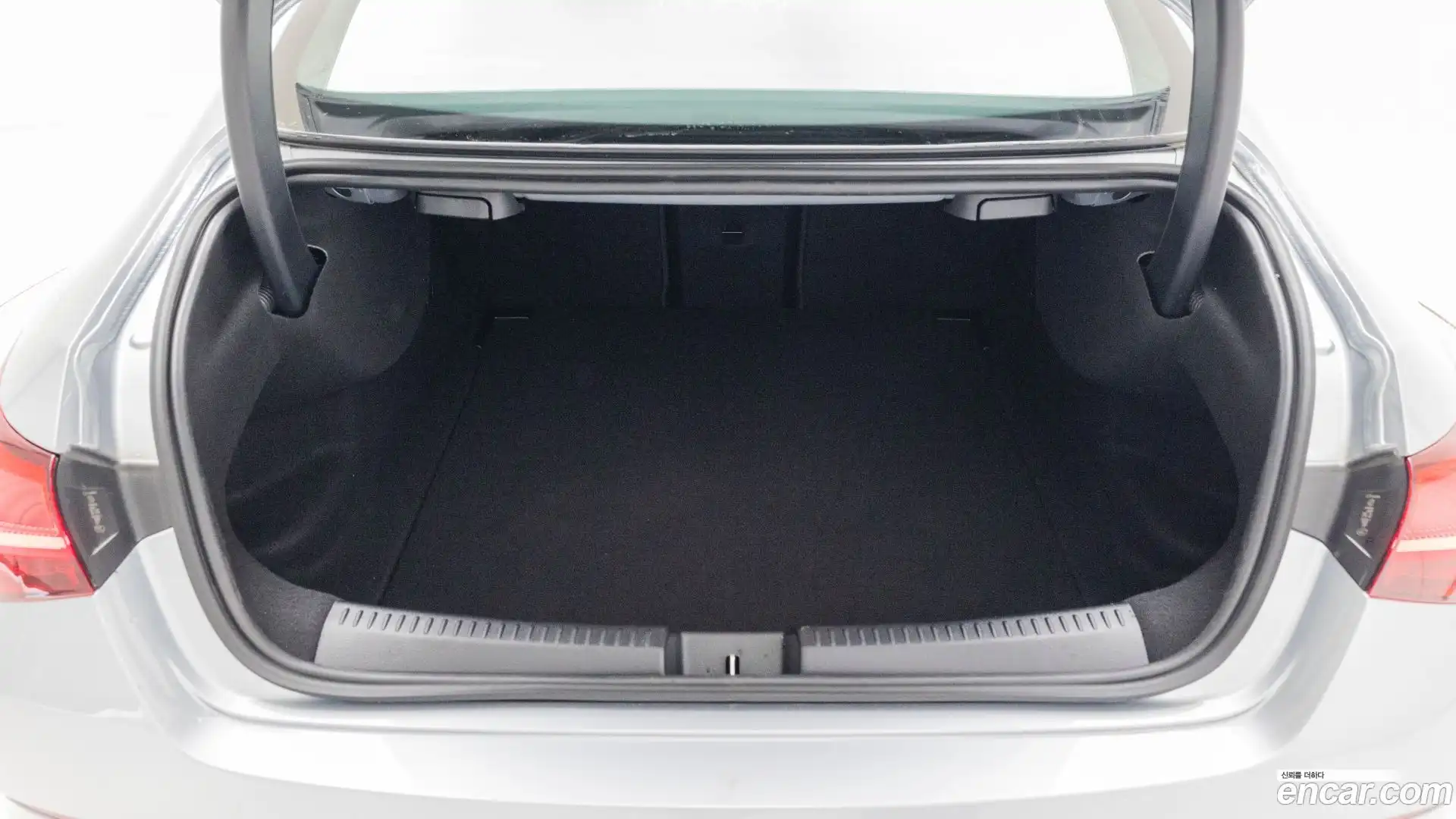 CLA-Class Mercedes-Benz 2025.8-OPTION-015