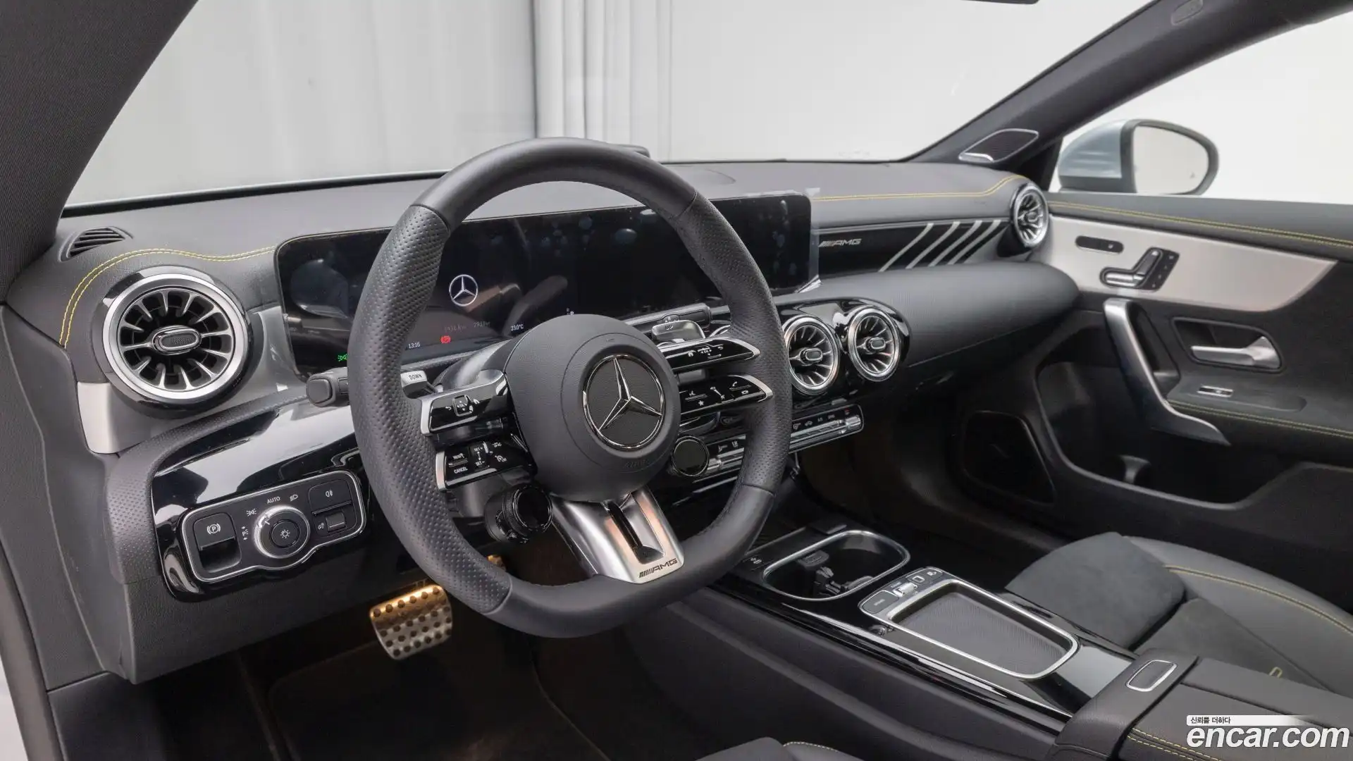 CLA-Class Mercedes-Benz 2025.8-OPTION-017