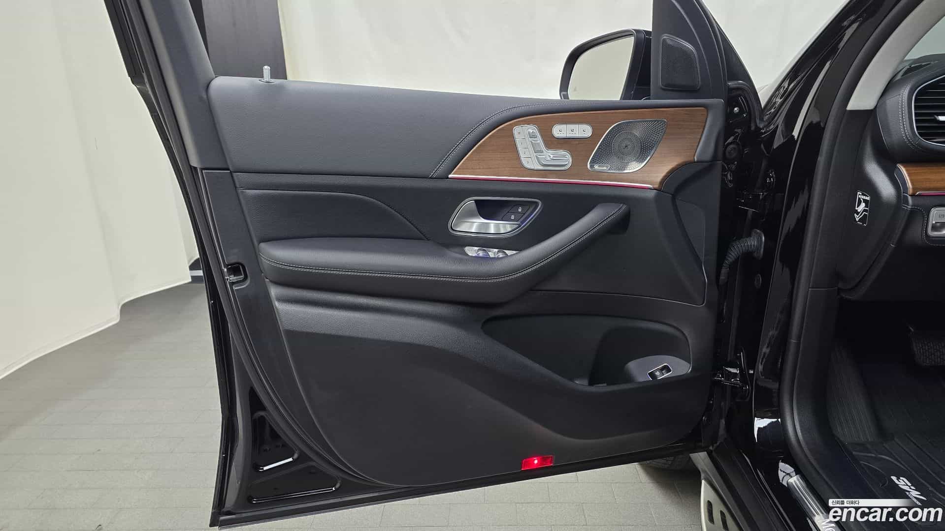 GLE-Class Mercedes-Benz 2021.7-INNER-034