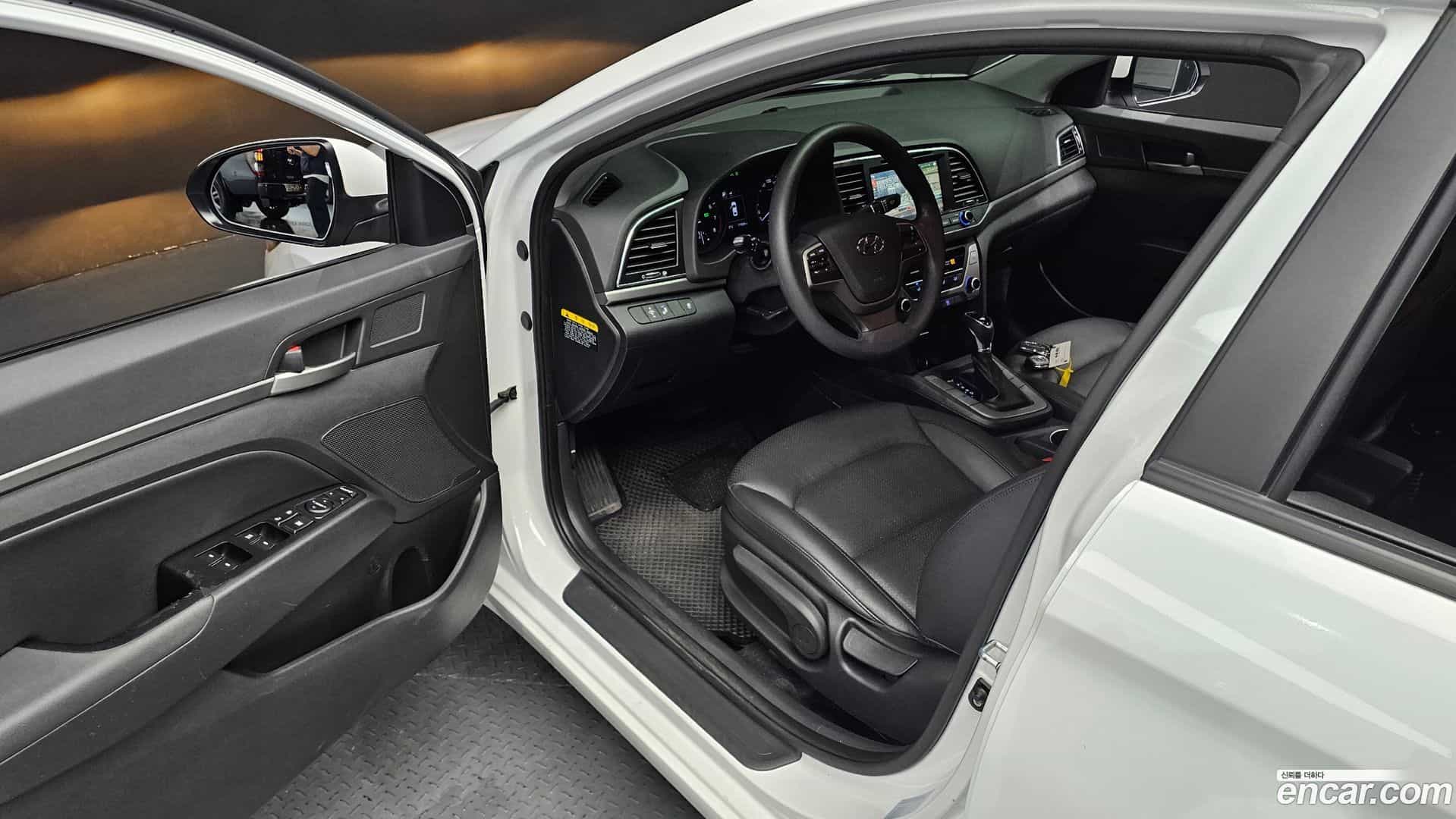 AVANTE Hyundai 2017.4-OPTION-015