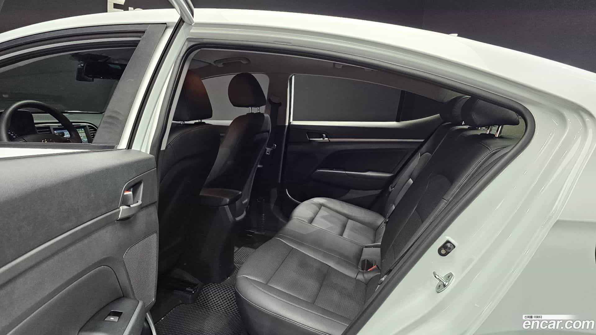 AVANTE Hyundai 2017.4-OPTION-016