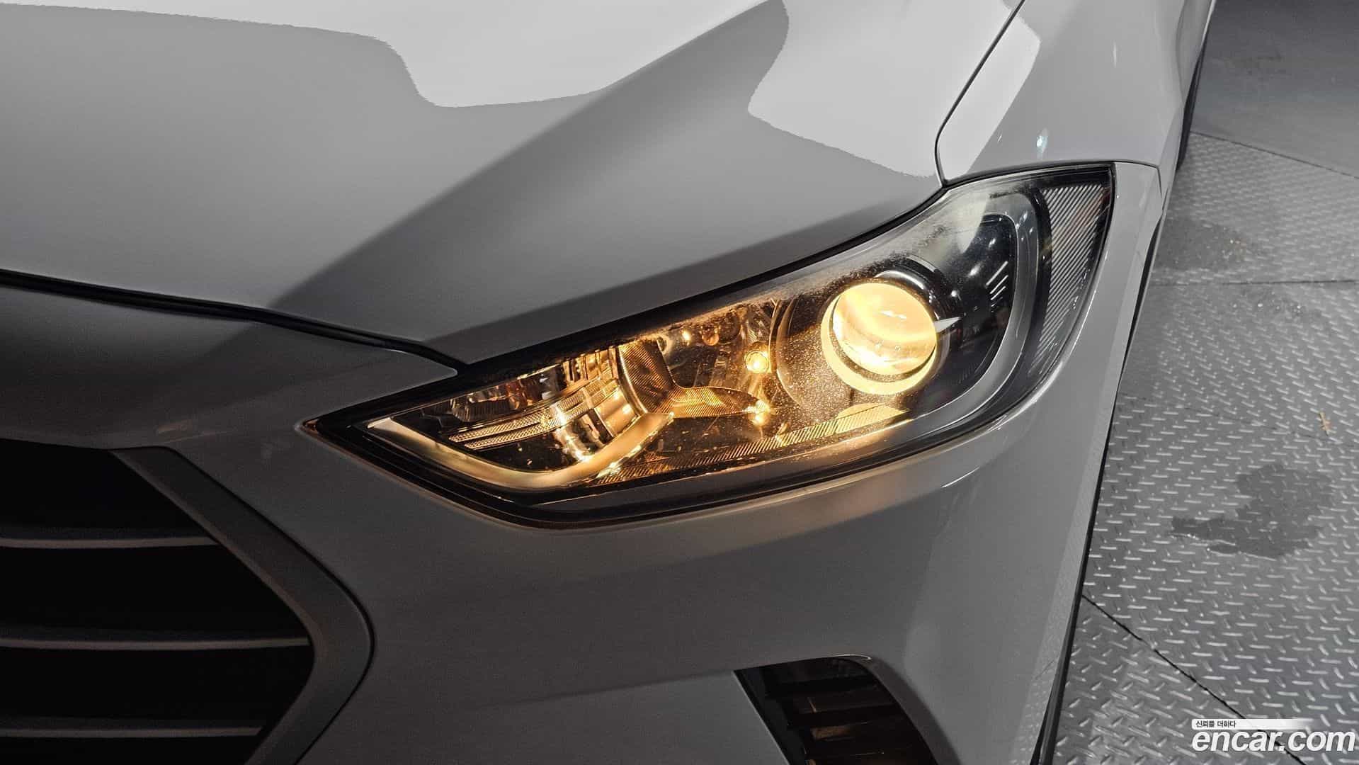 AVANTE Hyundai 2017.4-OUTER-032